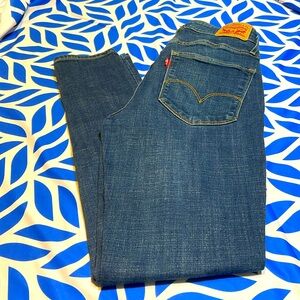 Like new  Levi’s 721 high rise skinny jeans